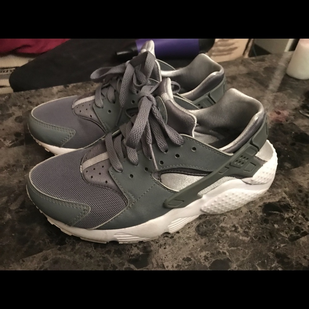 Nike Air Huarache Run 5.5Y // 7W 10 % off !